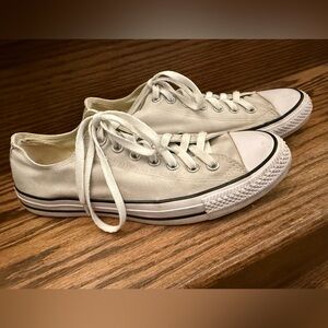 Converse White Low-Top Sneakers women’s 11